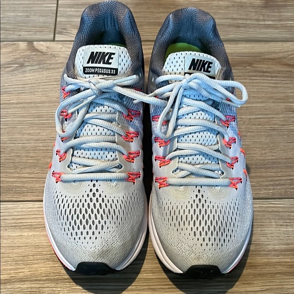 👟Nike Women's Athletic Shoes - Gray and Pink - Picture 3 of 10